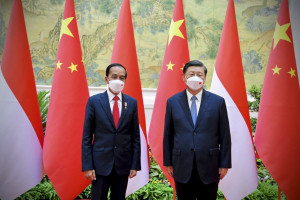 조코위 위도도(왼쪽) 대통령과 시진핑(習近平) 중국 국가주석이 26일 베이징(北京)에서 열린 회담에 앞서 기념촬영을 하고 있다 (사진=대통령 사무국 비서실 홍보부/ /Laily Rachev)