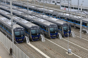 지난 3월 MRT 열차들이 르박 불루스 차량고에 주차되어 있다