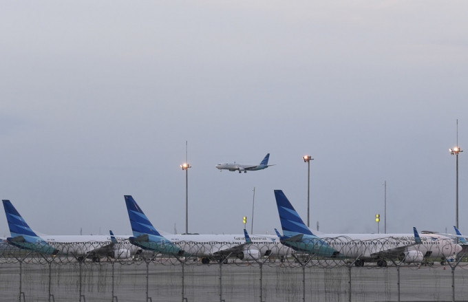 2020년 1월  반뜬주 땅으랑의 수까르노 하따 공항에서 목격된 가루다항공 비행기들 (Antara Photo/Puspa Perwitasari)